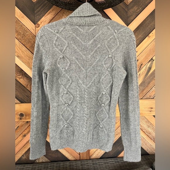 Saks Fifth Avenue Cashmere grey sweater size small - Picture 8 of 9